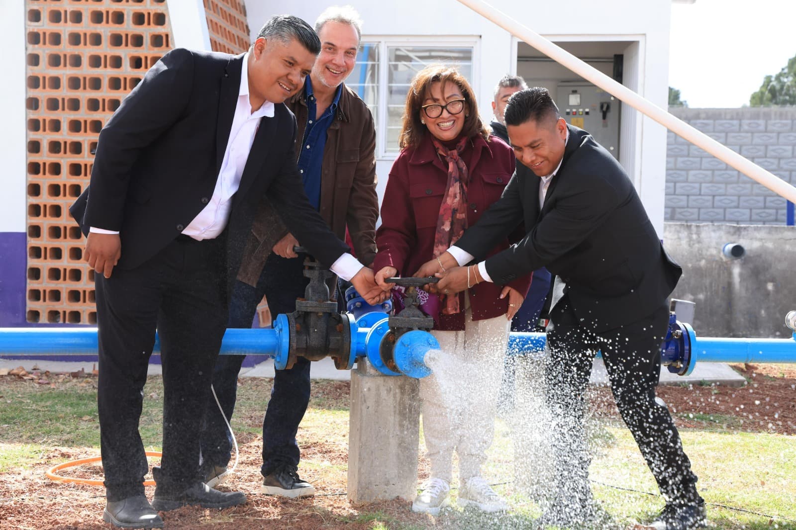 Entrega gobernadora obras en Acuamanala: pozo y reconstrucción de vialidad